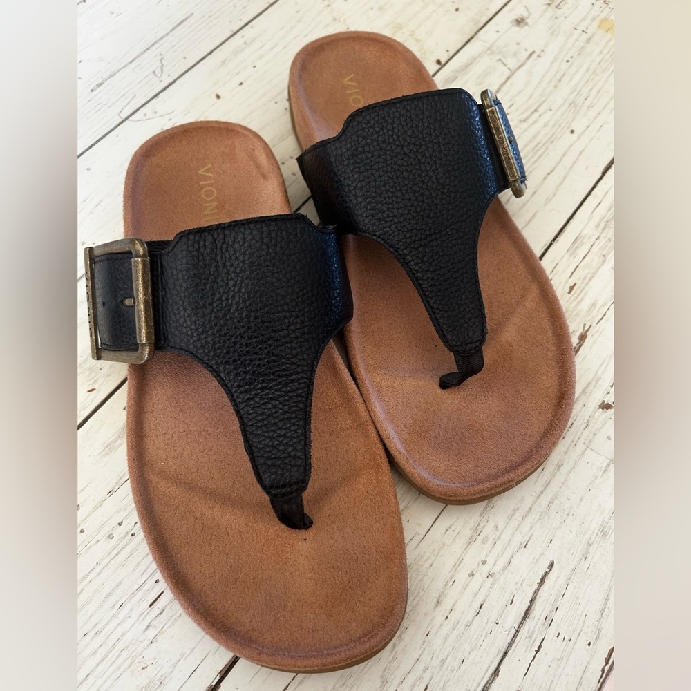 Vionic Black Leather Toe-Post Sandals with Buckle Detail Size 8.5.